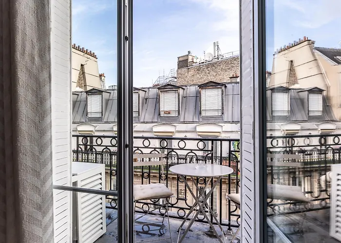 Champs Elysees Apartment *