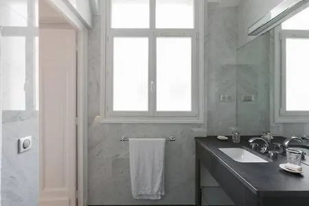 Champs Elysees Apartment